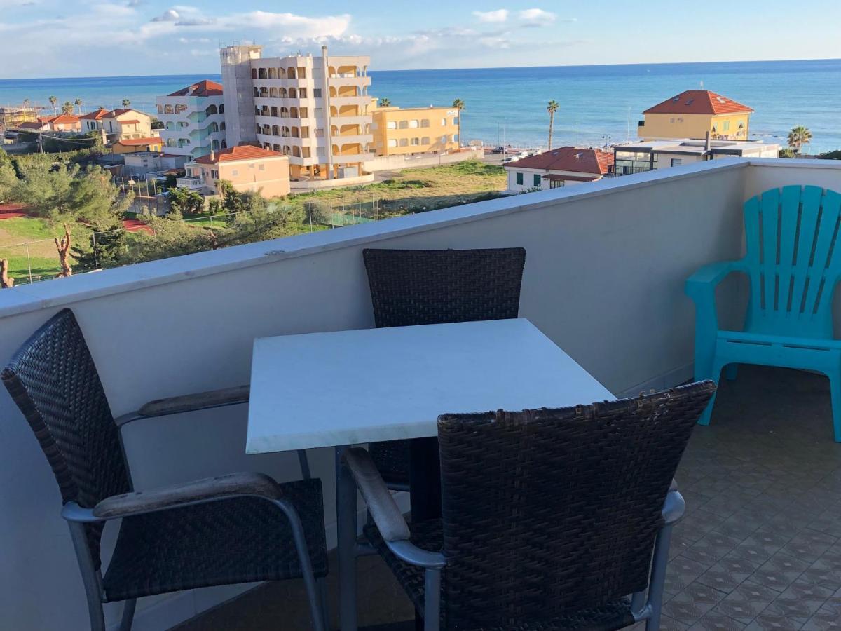 Attico Tacito Apartamento Ventimiglia Exterior foto