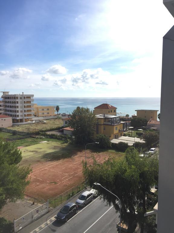 Attico Tacito Apartamento Ventimiglia Exterior foto